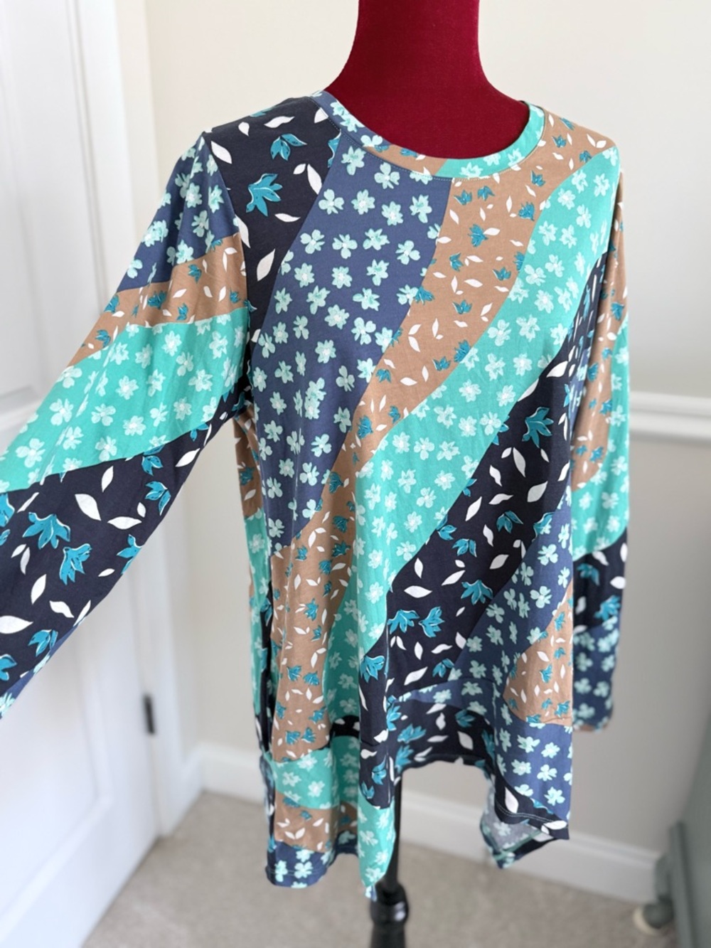 LOGO by Lori Goldstein mixed print cotton modal top in shades of blue size 1X